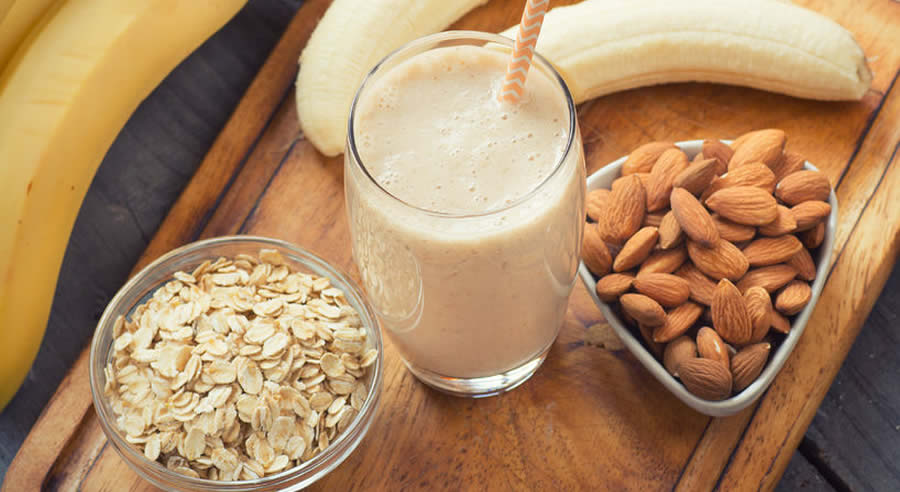 Oatmeal Banana Shake as Recommended by a Holistic Nutiritonist