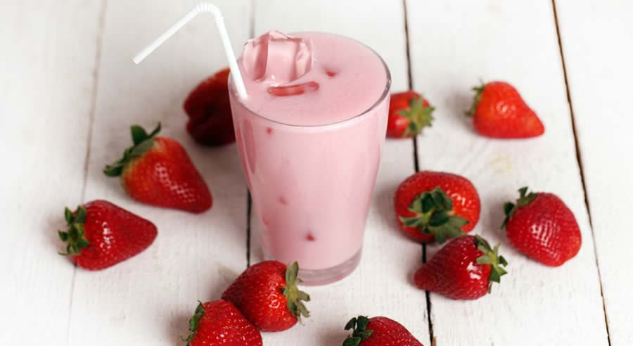 Strawberry Power Shake as Recommended by a Holistic Nutiritonist