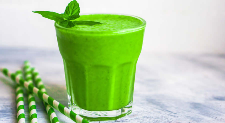 Super Food Green Tea Smoothie as Recommended by a Holistic Nutiritonist