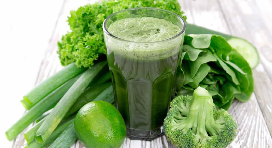 Super Green Smoothie as Recommended by a Holistic Nutiritonist